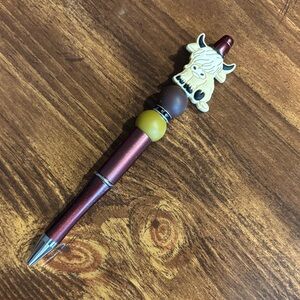 Highland cow beaded pen